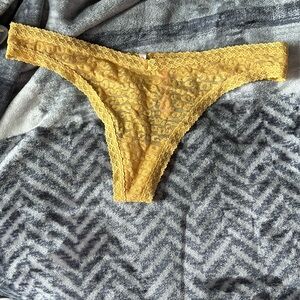 Women’s thongs